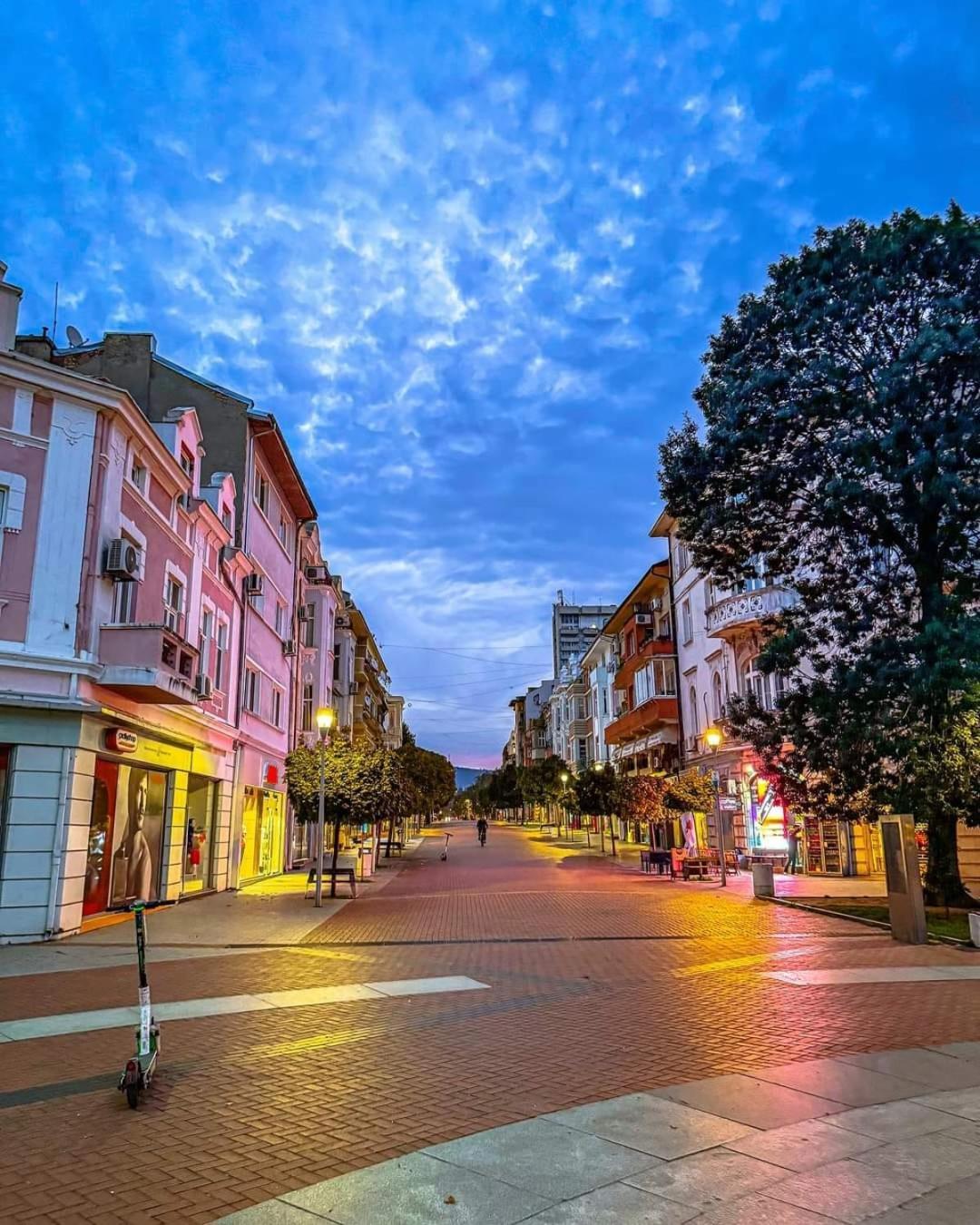 Luxury 2 Bedroom Apartment In Central Várna Kültér fotó